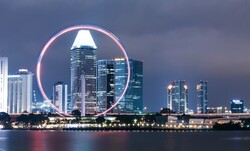 The Singapore Flyer in front of Suntec City