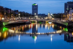 Hapenny Bridge, Dublin