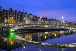 Hapenny Bridge, Dublin