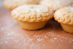 Small sweet pies served during the Christmas season in Britain