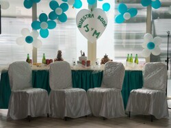 The table of the couple hosting the cake