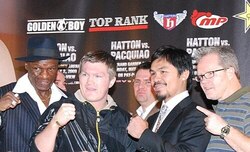 Hatton with his trainer Floyd Mayweather Sr. (left), Manny Pacquiao (second from right) and Freddie Roach, 2009