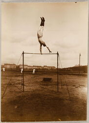 Turner on the horizontal bar