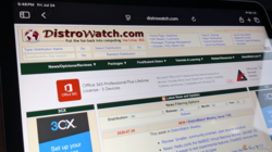 Distrowatch.com website