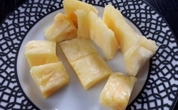 Pieces of pineapple on a plate